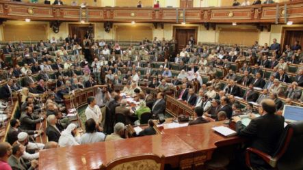 Quốc hội do phe Hồi giáo kiểm soát nhóm họp tại Cairo ngày 10/7 bất chấp lệnh của quân đội và Tòa án Hiến pháp.
